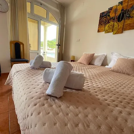 Апартаменти Milna, Hvar Buratovic *