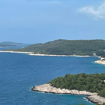 Milna, Hvar Buratovic * هفار